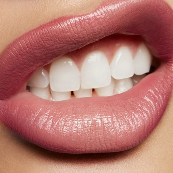 Mac Selena la reina lipstick in Selena vive - Picture 4 of 4